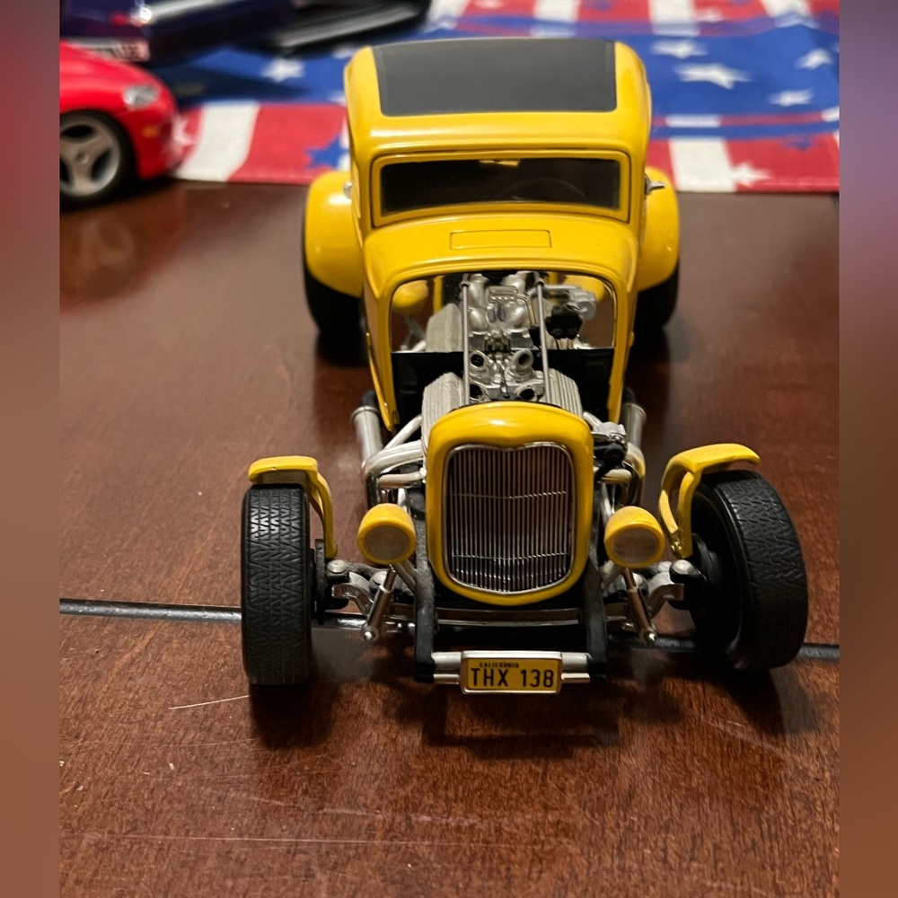 Die-cast Collectible 1:18 ERTL Ford not sure on model or year.